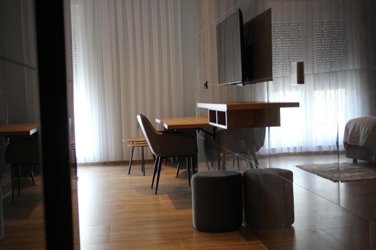 Hotel-VH Preshevë Buitenkant foto